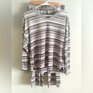 Nautica size medium women’s fleece pajamas. Grey and white